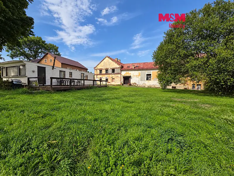 Prodej rodinného domu 420 m², pozemek 1339 m², Chlum Svaté Maří – náhled fotky 1