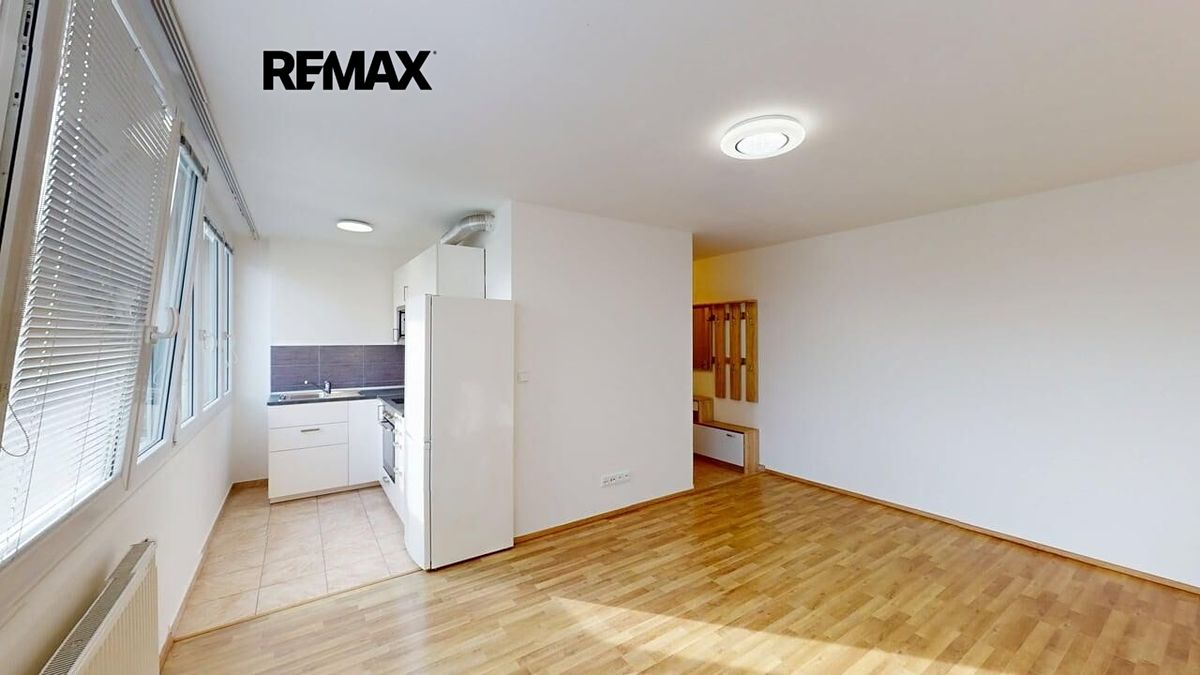 Pronájem bytu 1+kk 27 m² – fotografie 3