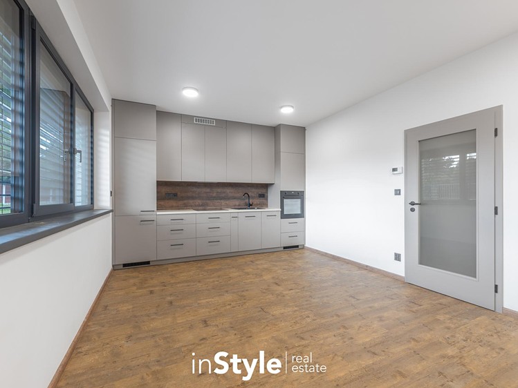 Pronájem bytu 1+kk, 32 m² (6 z 22)