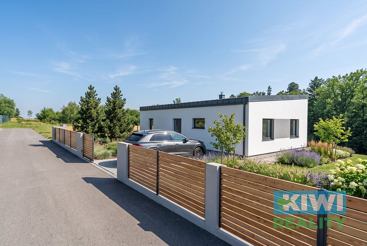Prodej stavebního pozemku 951 m² – fotografie 3