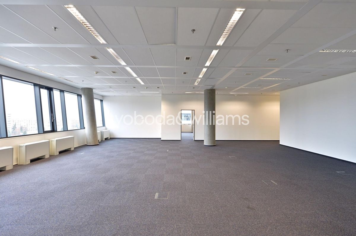 Pronájem kanceláře 1154 m² – fotografie 2