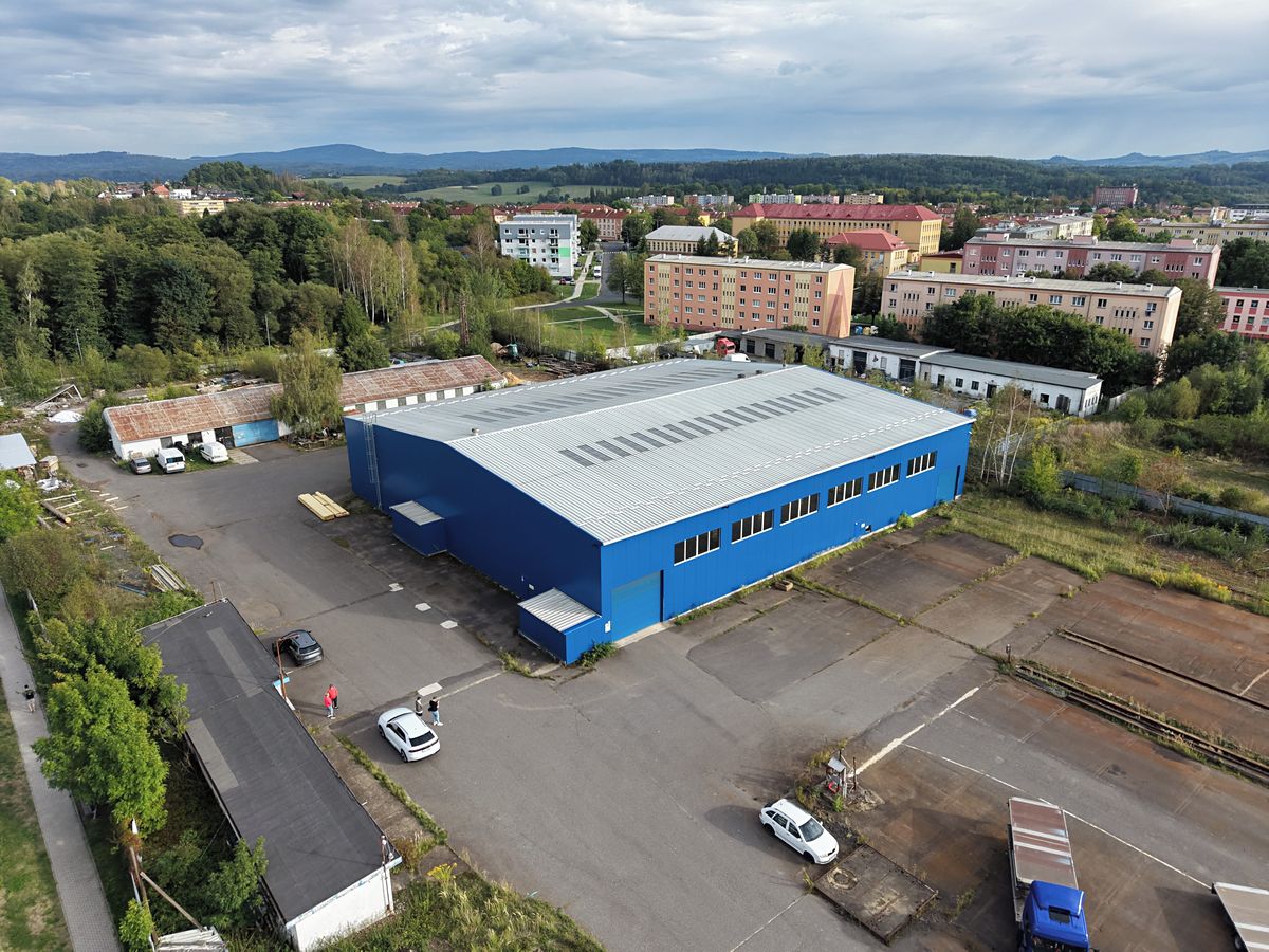 Pronájem výrobní haly, prostoru 1580 m²