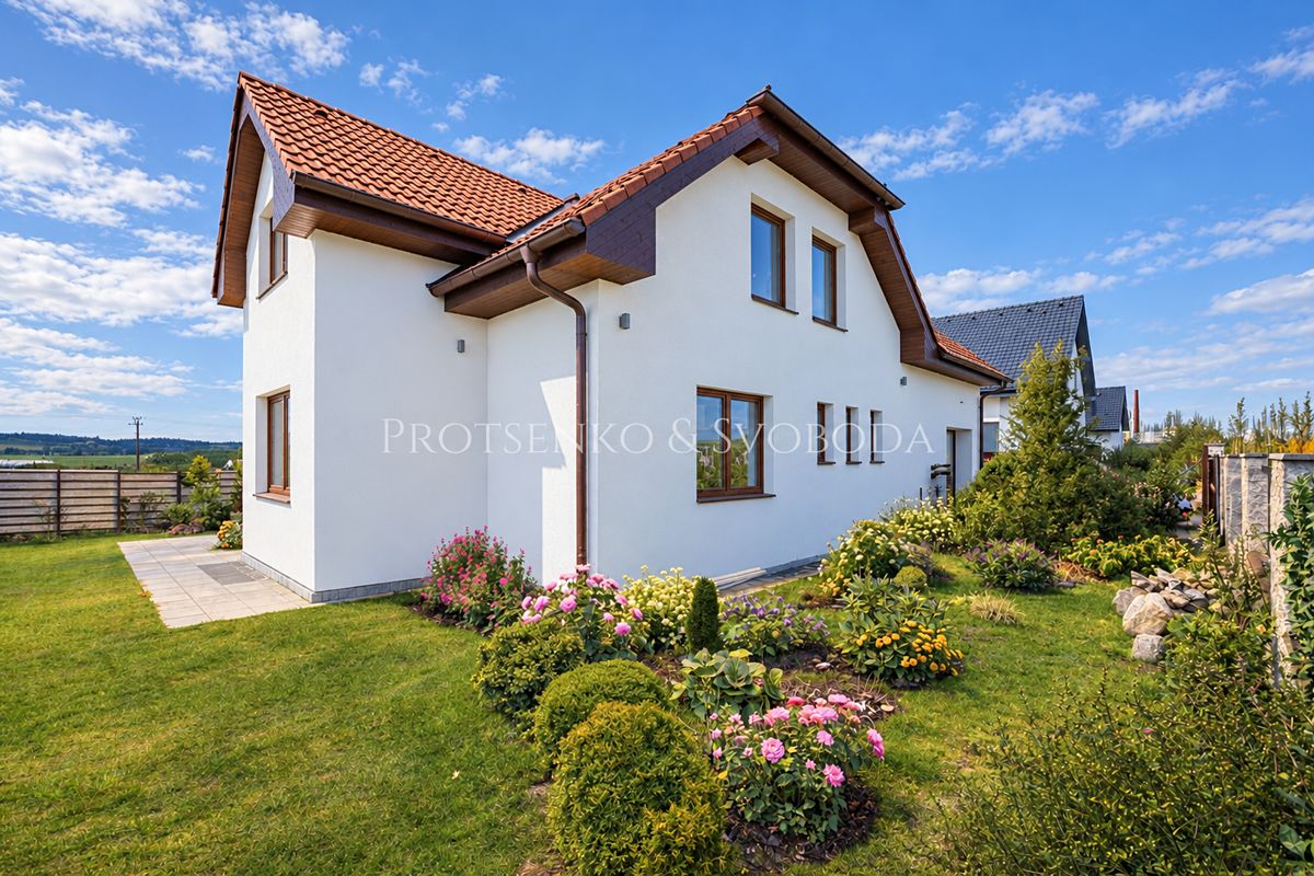 Prodej rodinného domu 252 m², pozemek 845 m², Záhoří – fotka 1 z 3