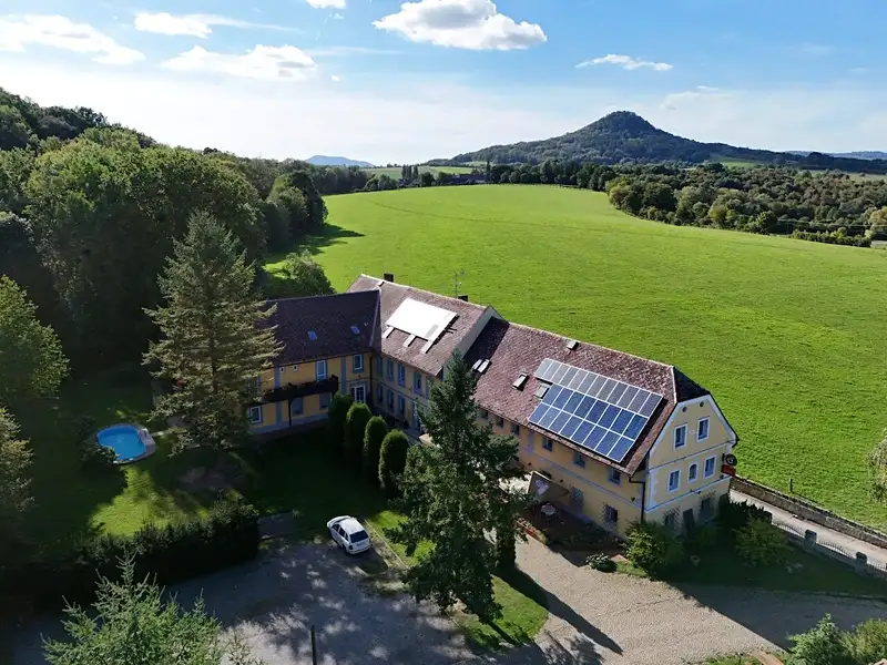 Prodej ubytovacího zařízení 1100 m², Blíževedly – náhled fotky 1