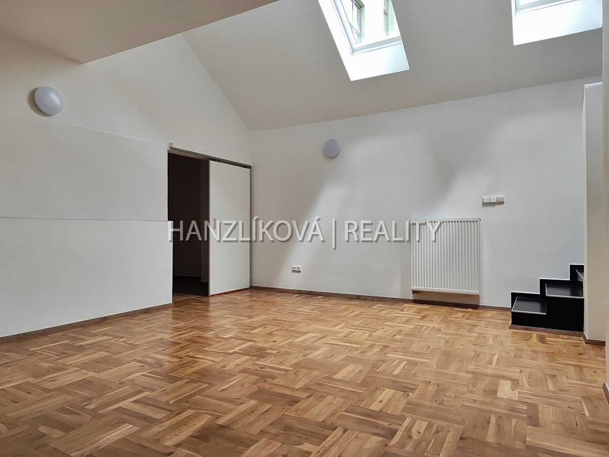 Pronájem bytu 3+kk 105 m² – fotografie 4