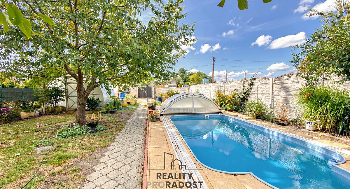 Prodej rodinného domu 165 m², pozemek 604 m² – fotografie 2