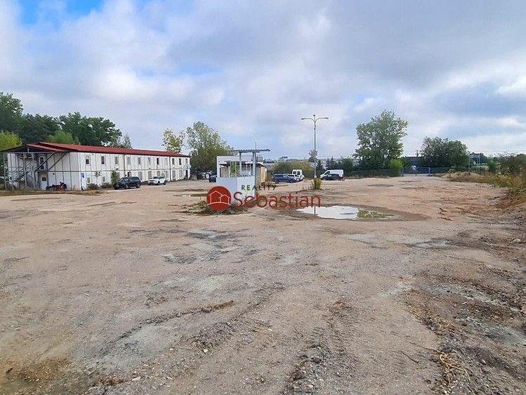 Pronájem pozemku, 10 995 m² (2 z 5)