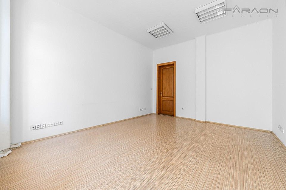 Pronájem kanceláře 100 m² – fotografie 4