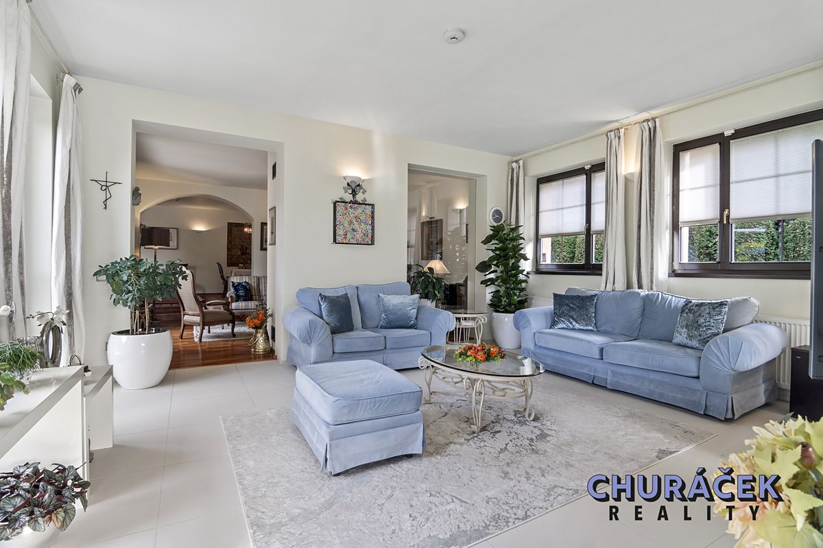 Prodej rodinného domu 446 m², pozemek 1246 m² – fotografie 4
