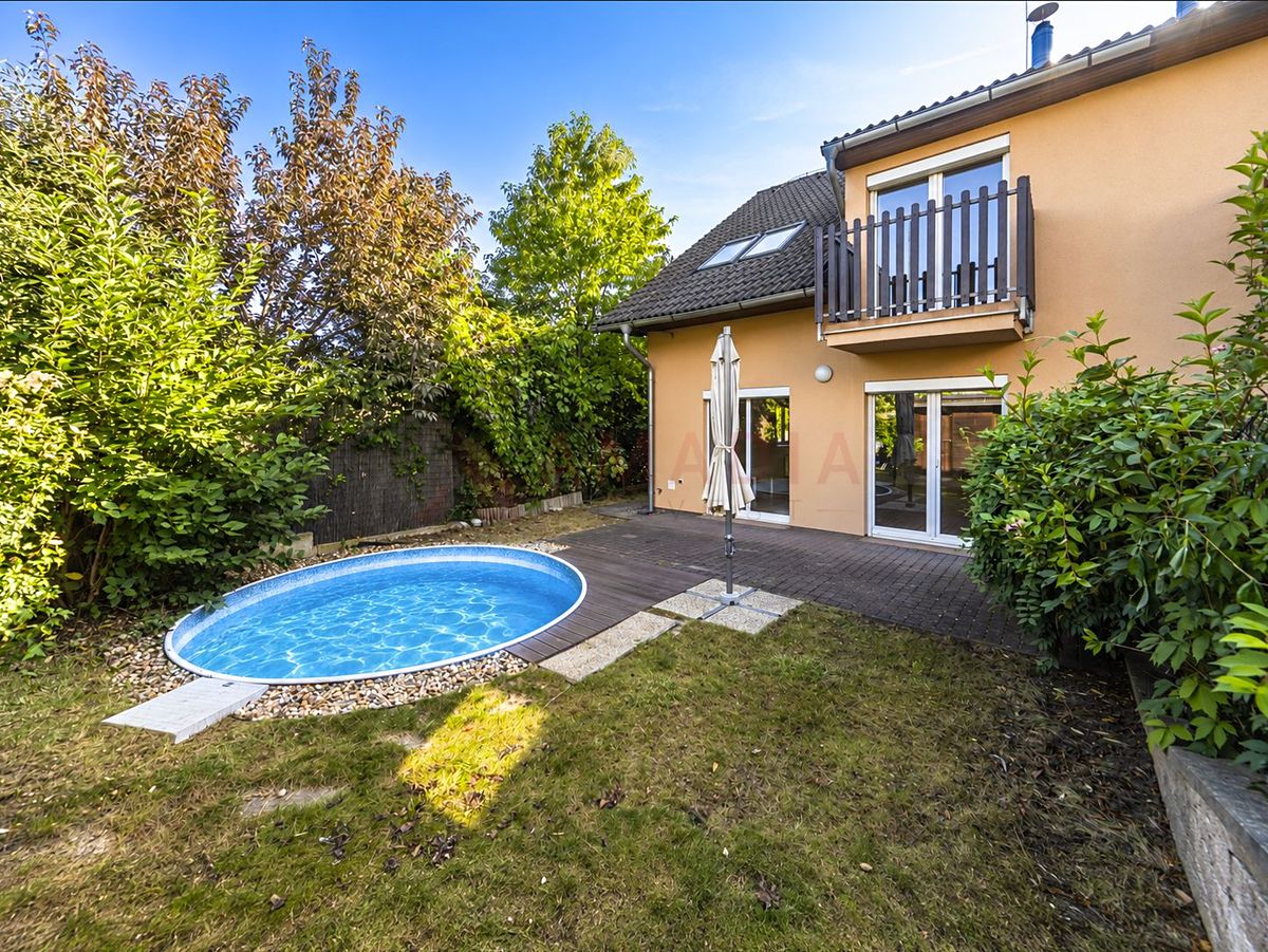 Prodej rodinného domu 125 m², pozemek 322 m² – fotografie 2