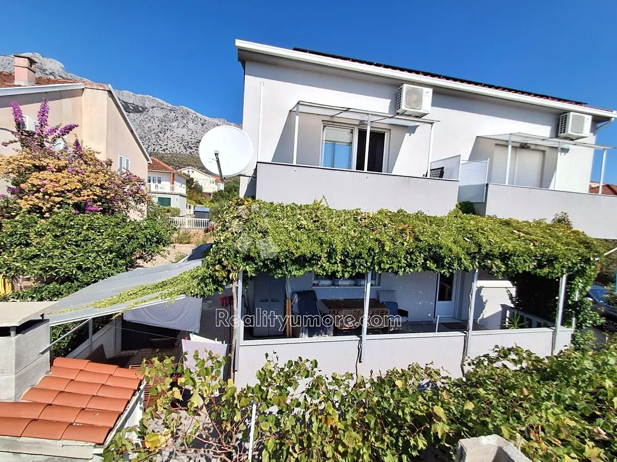 Prodej rodinného domu 220 m², pozemek 249 m²