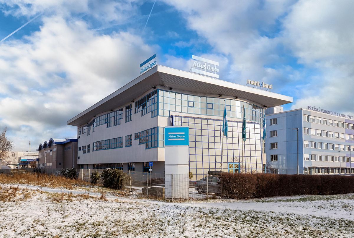 Pronájem kanceláře 670 m², Praha – fotka 1 z 3