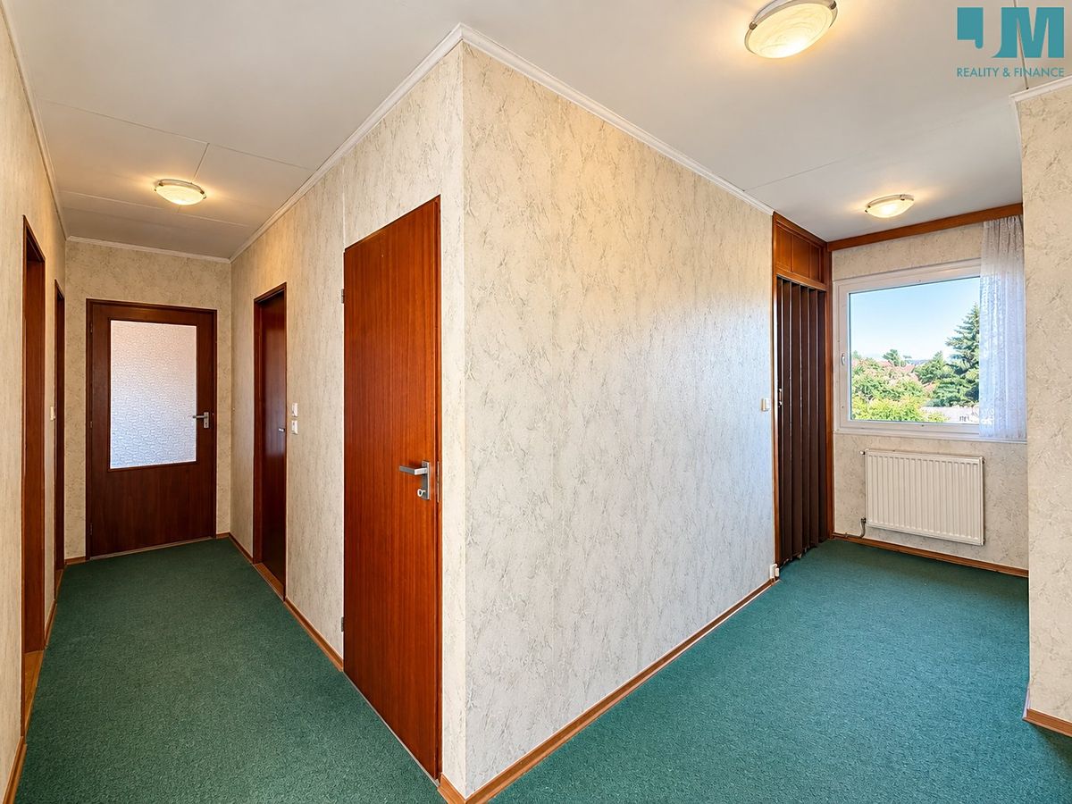Prodej rodinného domu 300 m², pozemek 1447 m² – fotografie 4