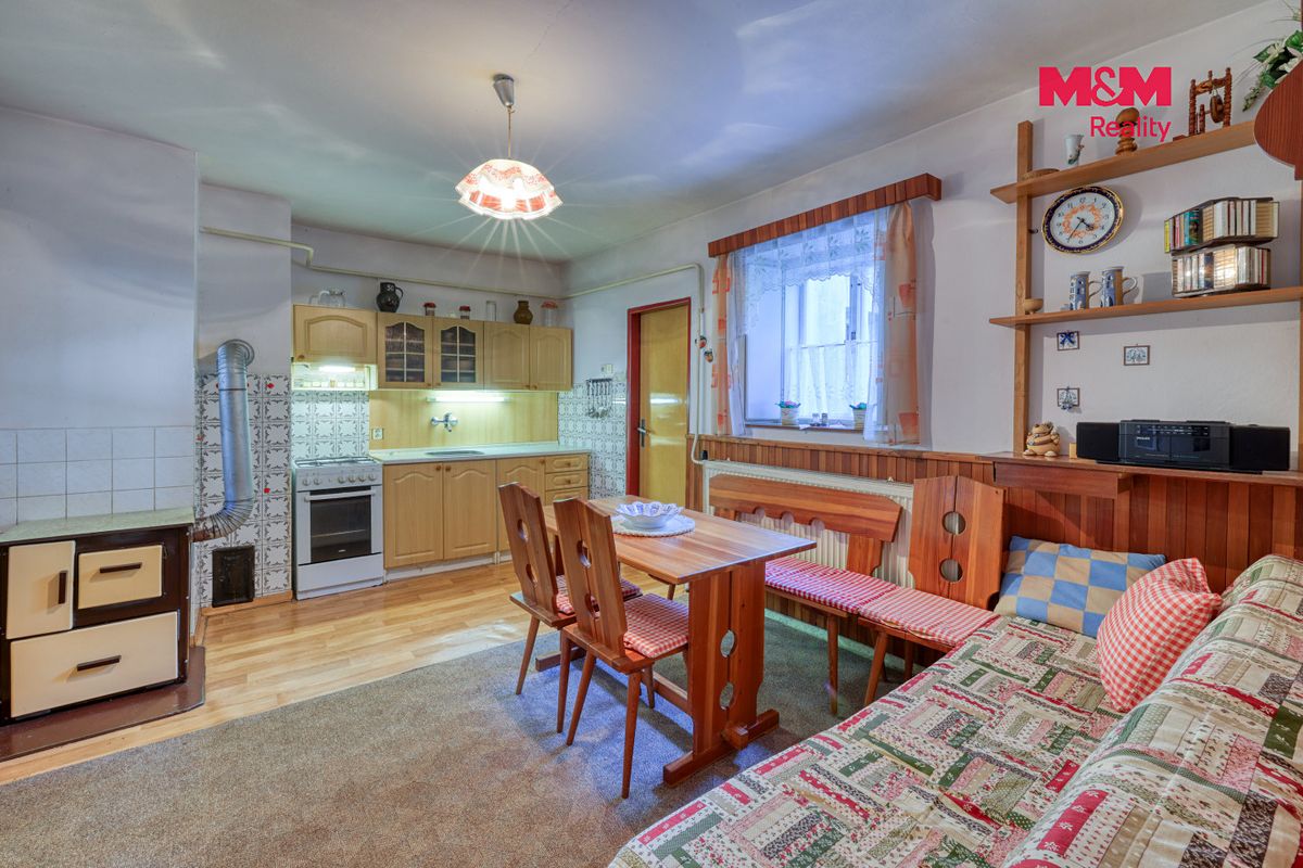 Prodej rodinného domu 227 m², pozemek 861 m² – fotografie 4