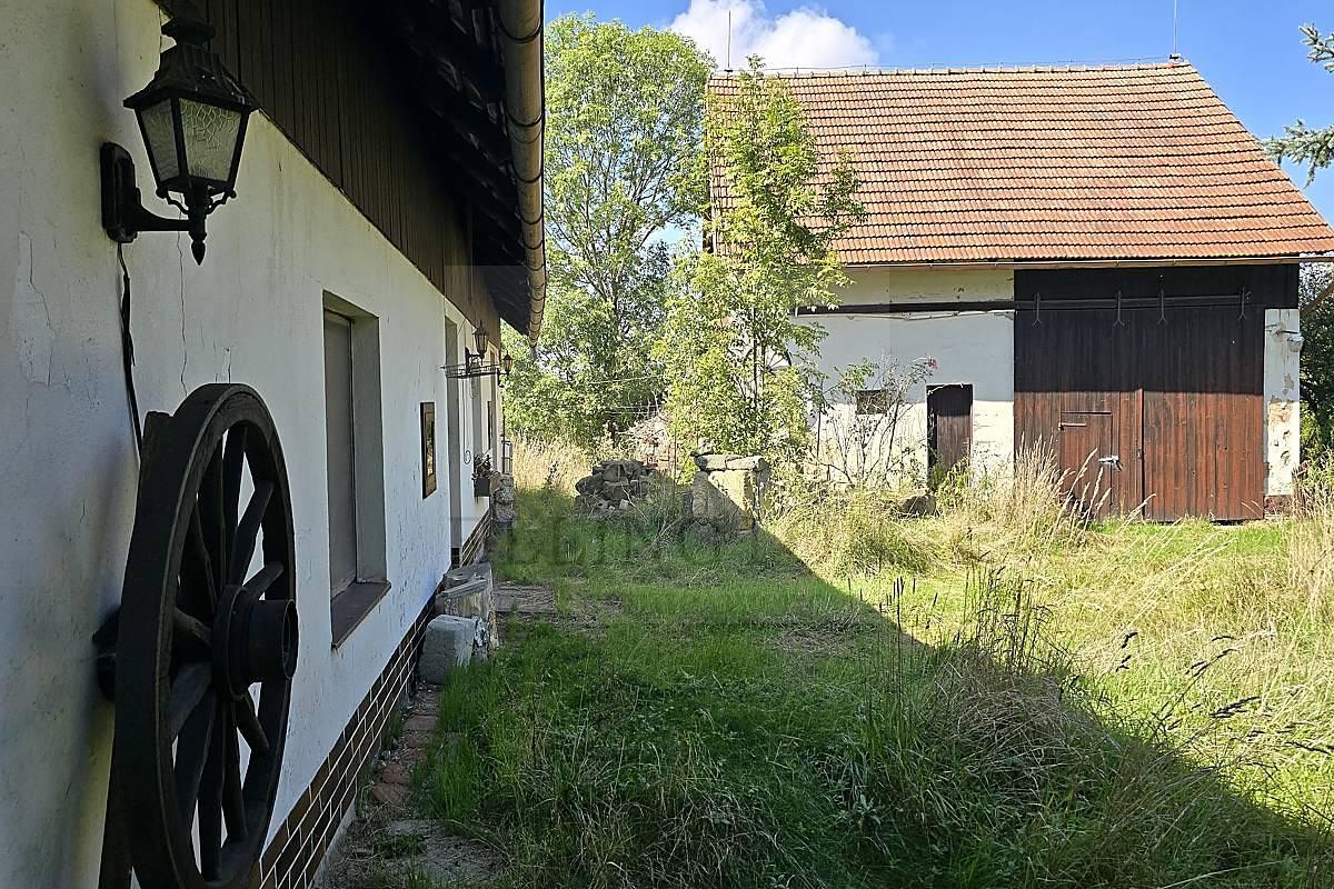 Prodej rodinného domu 100 m², pozemek 2383 m² – fotografie 2
