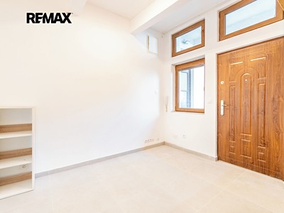 Prodej komerčního prostoru, 19 m² (2 z 15)