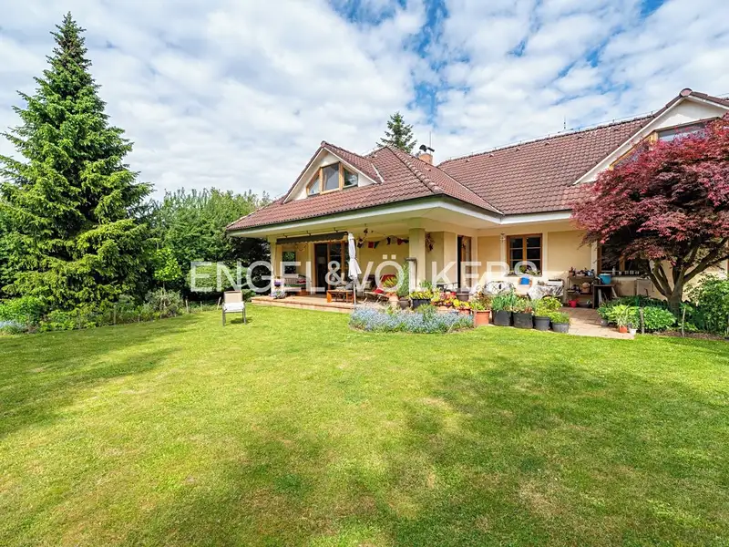 Pronájem rodinného domu 340 m², pozemek 1197 m², Praha – náhled fotky 3