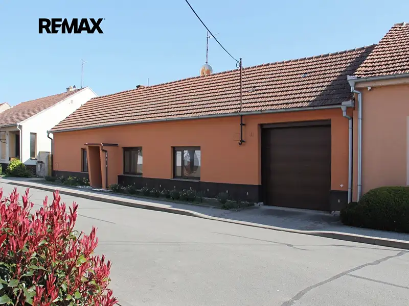 Prodej rodinného domu 232 m², pozemek 990 m², Odrovice – náhled fotky 1