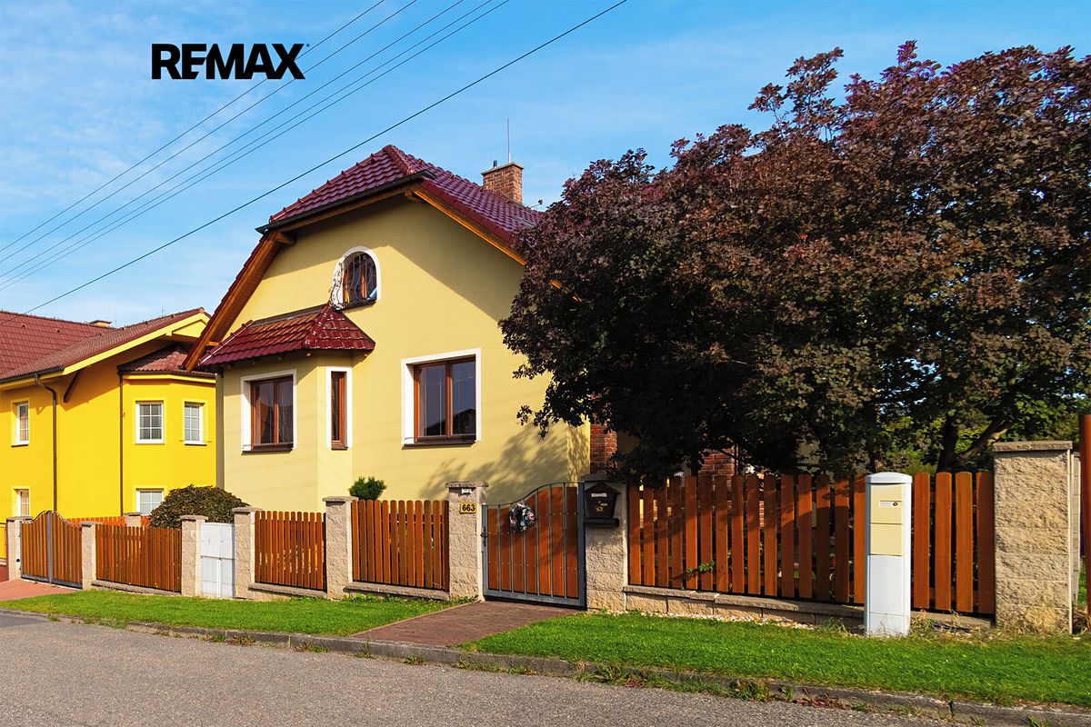Prodej rodinného domu 207 m², pozemek 794 m² – fotografie 3