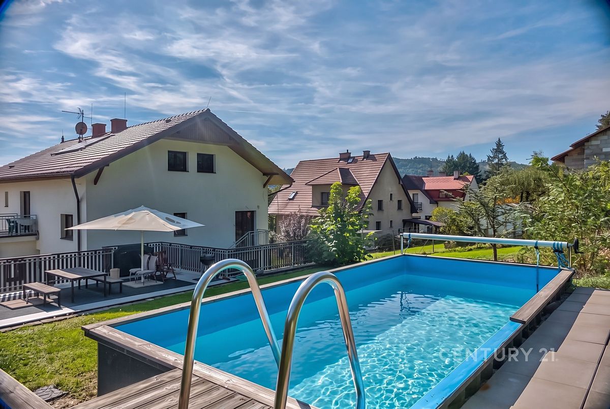 Prodej rodinného domu 489 m², pozemek 1369 m² – fotografie 3
