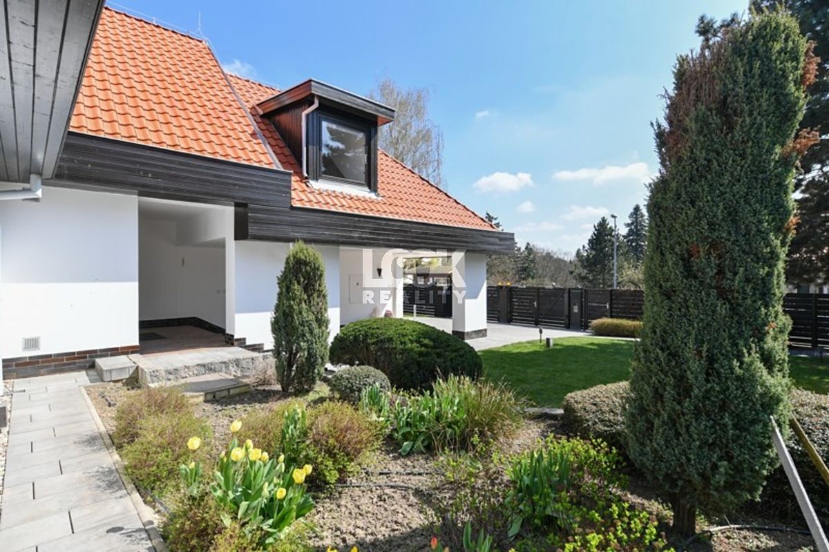 Pronájem kanceláře 417 m², Praha – fotka 1 z 3