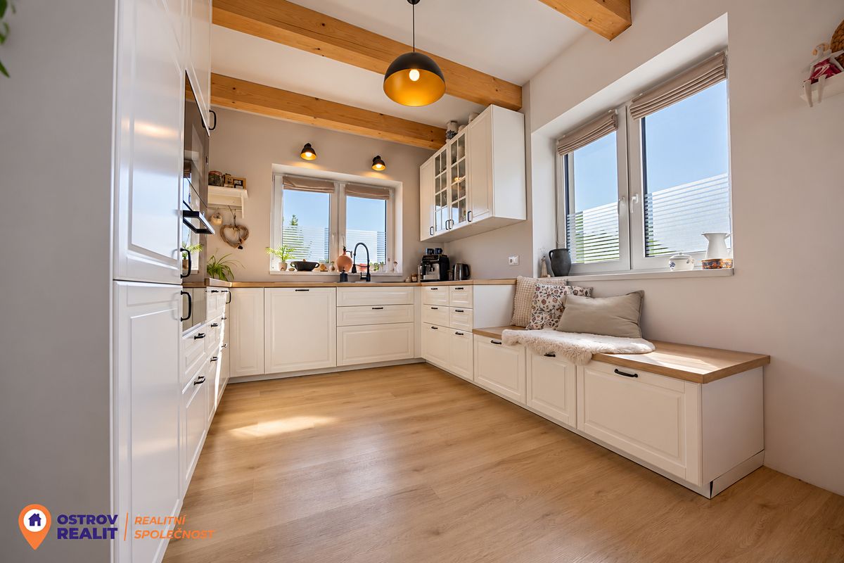 Prodej rodinného domu 188 m², pozemek 619 m² – fotografie 4