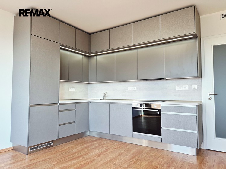 Pronájem bytu 2+kk, 58 m² (4 z 18)
