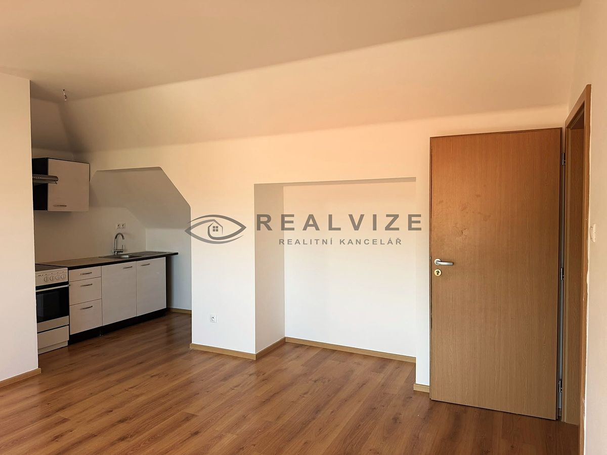 Pronájem bytu 1+kk 37 m² – fotografie 2