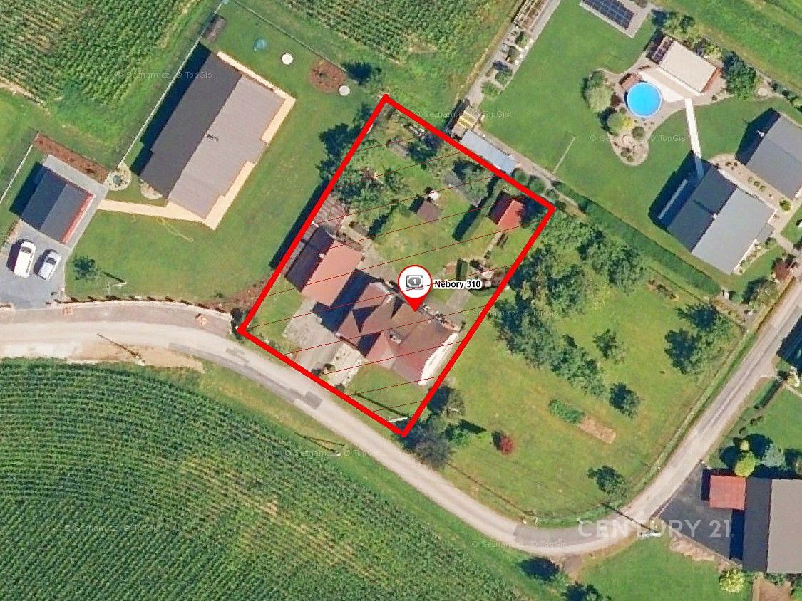 Prodej rodinného domu 195 m², pozemek 1069 m² – fotografie 2