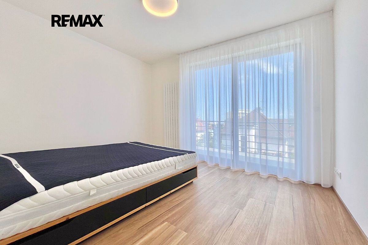 Pronájem bytu 4+kk 77 m² – fotografie 4