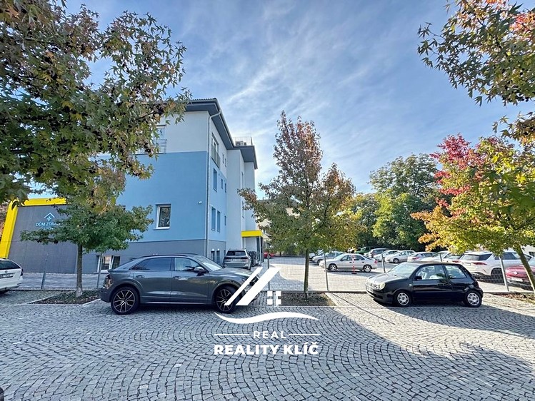 Pronájem komerčního prostoru, 57 m² (1 z 6)