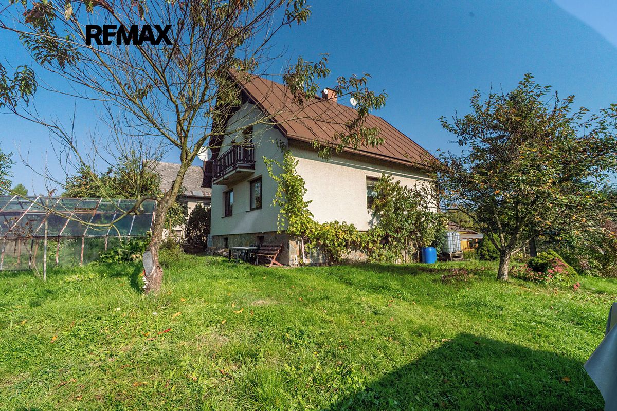 Prodej vícegeneračního domu 212 m², pozemek 691 m² – fotografie 2