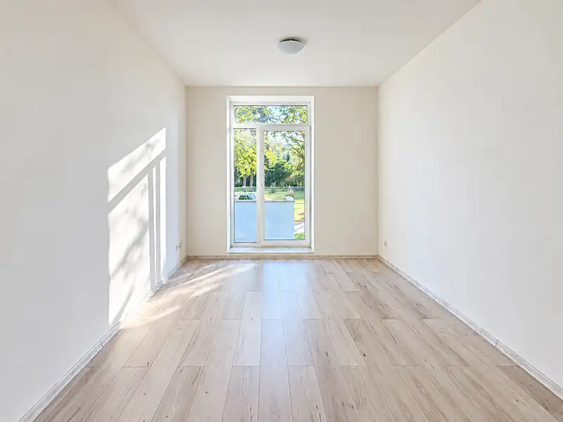 Pronájem bytu 1+kk 24 m², Milovice – náhled fotky 2