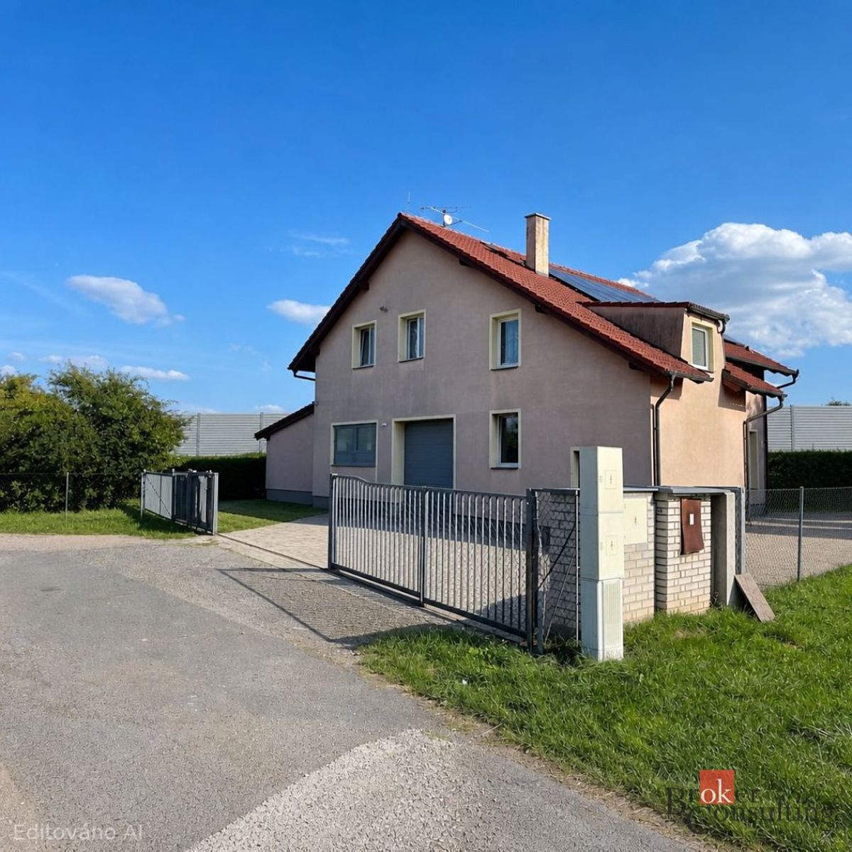 Prodej rodinného domu 290 m², pozemek 780 m², Chlustina – fotka 1 z 3