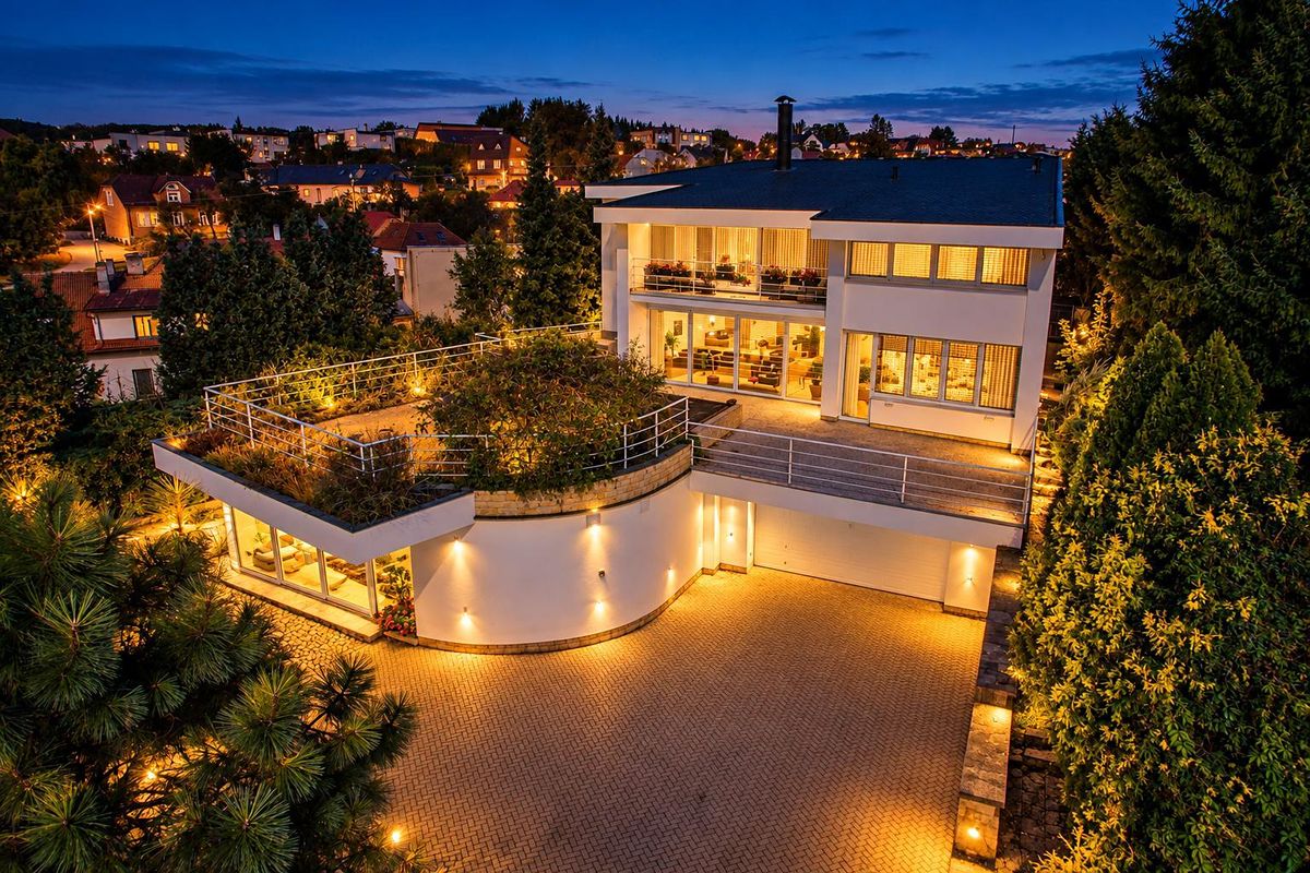 Prodej vily 1032 m², pozemek 2429 m², Zlín – fotka 1 z 3