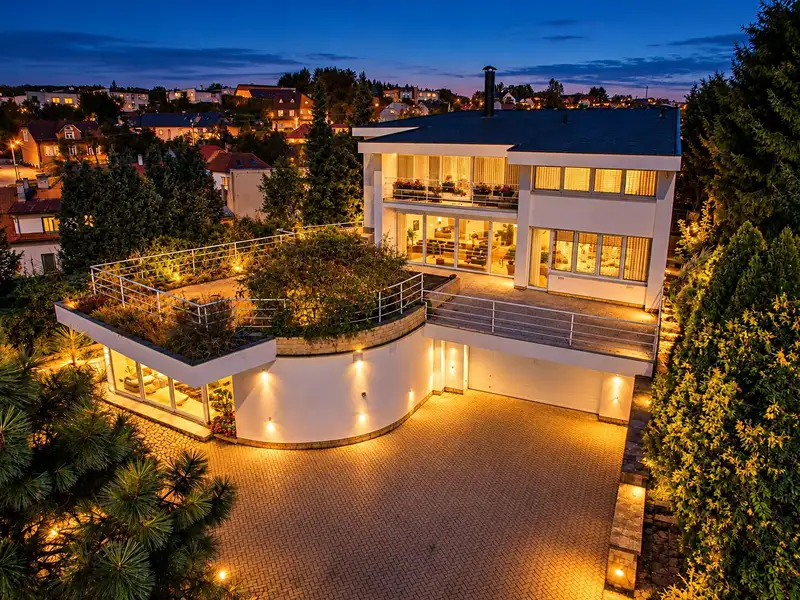 Prodej vily 1032 m², pozemek 2429 m², Zlín – náhled fotky 1