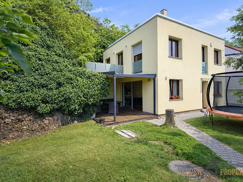 Prodej rodinného domu 260 m², pozemek 359 m², Praha – náhled fotky 2