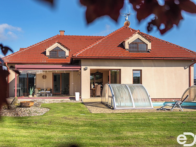 Haus zum Kauf, 340 m² (1 von 41)