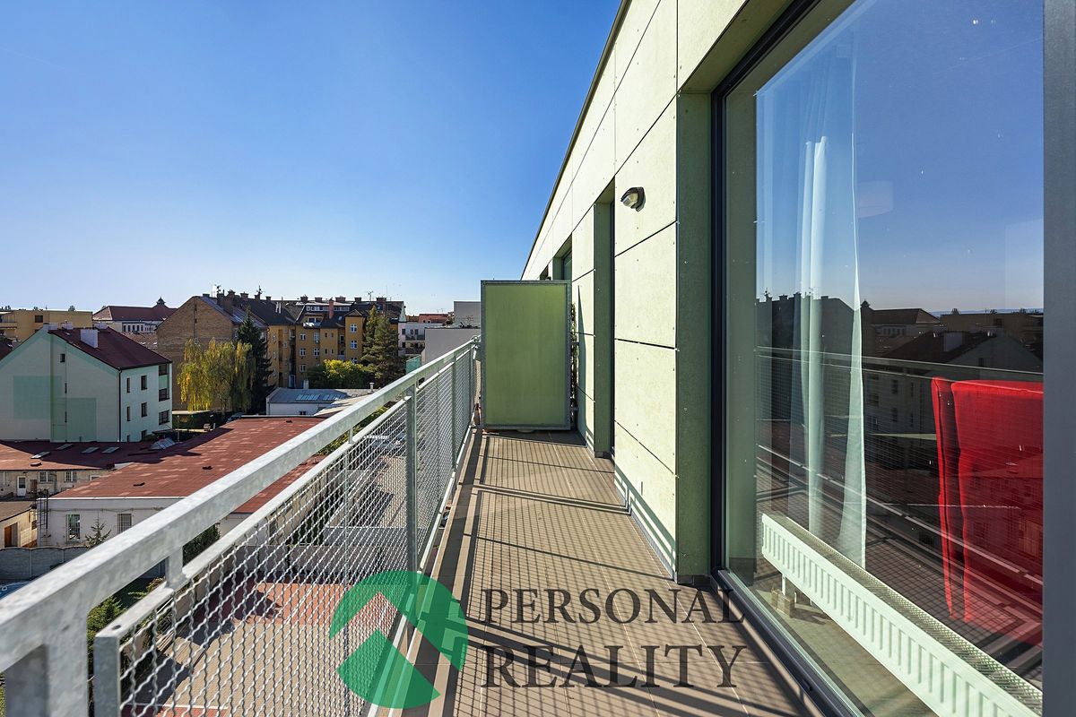Pronájem bytu 1+kk 32 m² – fotografie 3