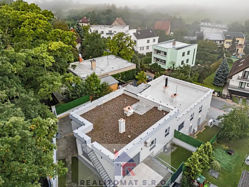 Prodej rodinného domu 325 m², pozemek 472 m², Praha – náhled fotky 1