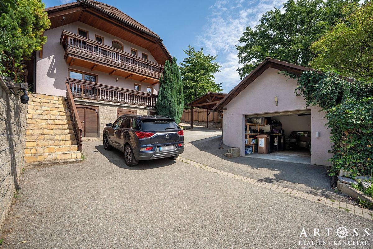 Prodej rodinného domu 199 m², pozemek 1621 m² – fotografie 3