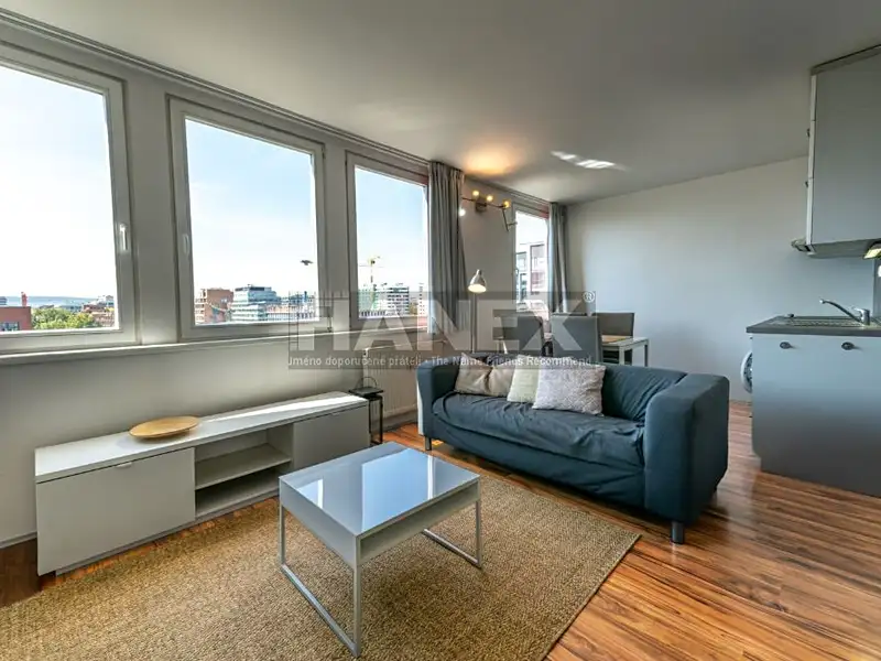 Pronájem bytu 1+kk 36 m², Praha – náhled fotky 1