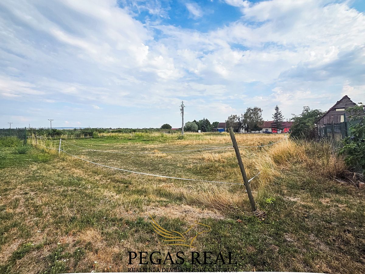 Prodej stavebního pozemku 3268 m² – fotografie 2