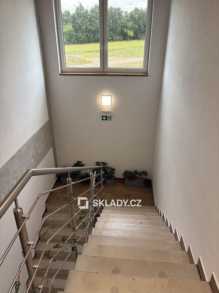 Pronájem skladového prostoru 500 m² – fotografie 3