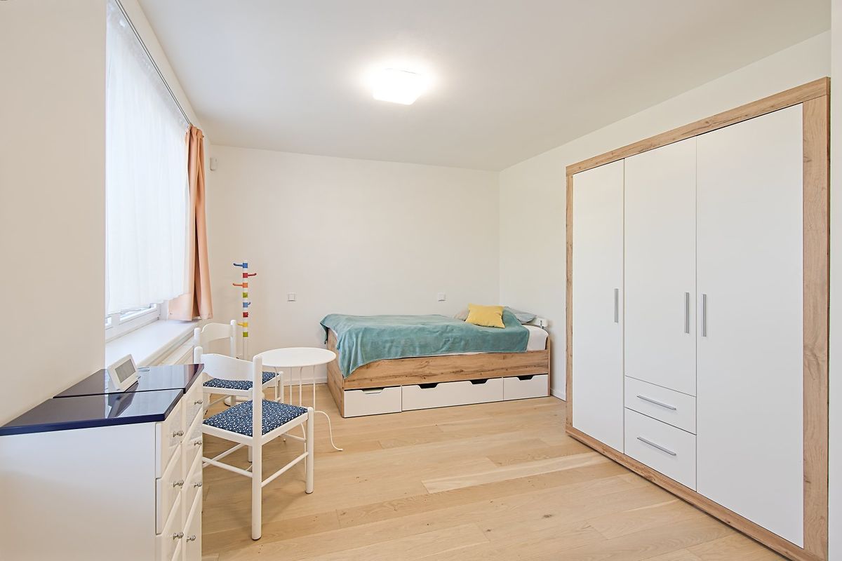 Pronájem rodinného domu 350 m², pozemek 1000 m² – fotografie 3