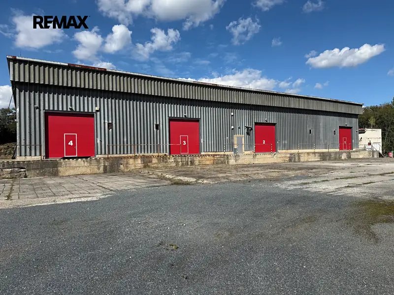 Pronájem skladového prostoru 1100 m², Veleň – náhled fotky 1