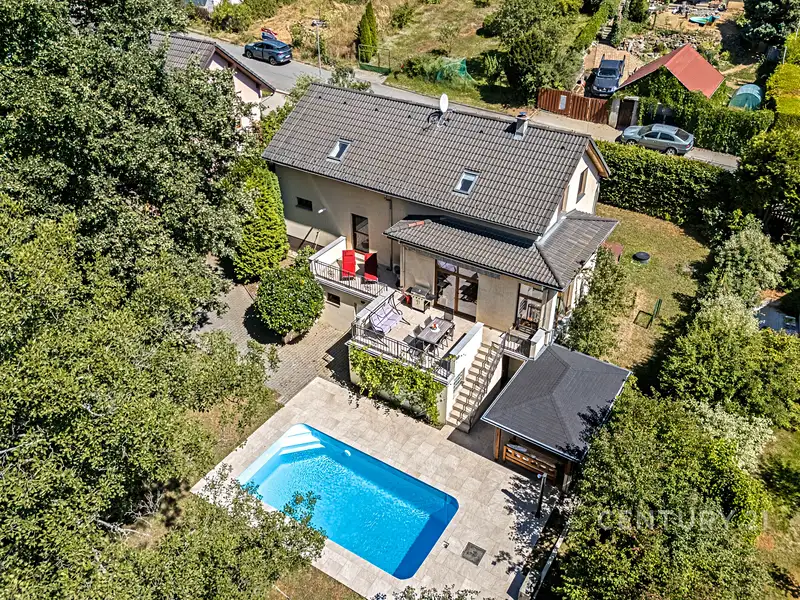 Prodej rodinného domu 265 m², pozemek 864 m², Mnichovice – náhled fotky 1