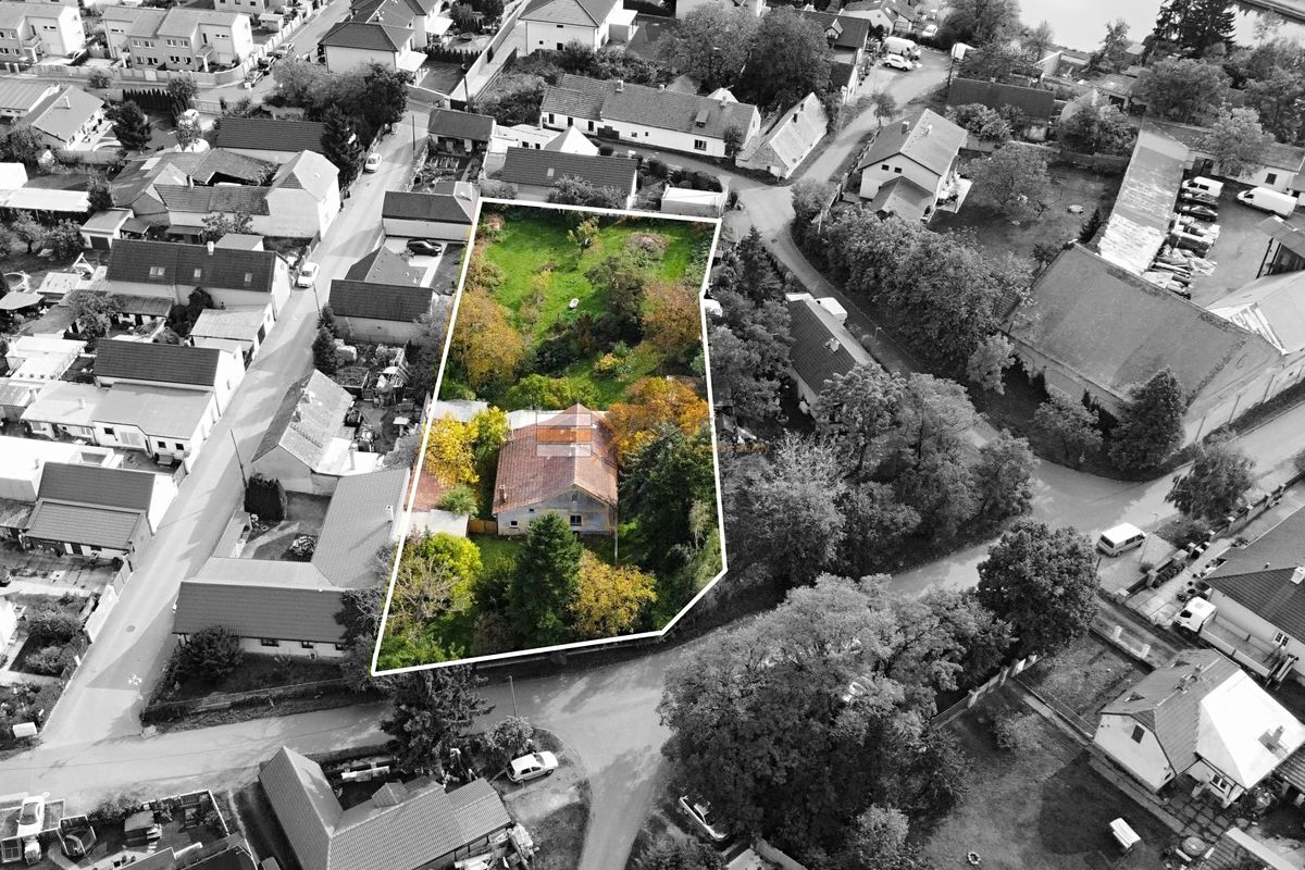 Prodej stavebního pozemku 2096 m² – fotografie 2