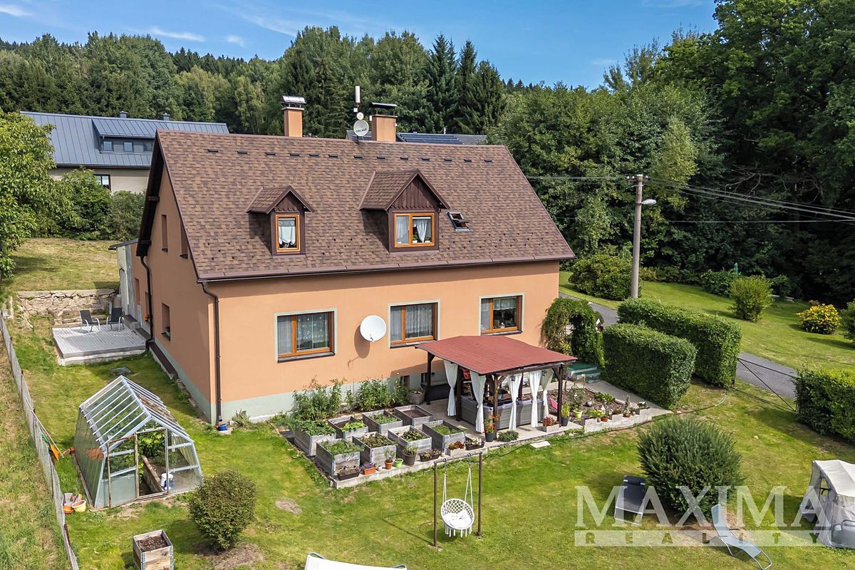 Prodej rodinného domu 320 m², pozemek 1557 m², Nová Ves – fotka 1 z 3
