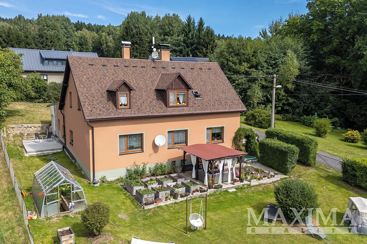 Prodej rodinného domu 320 m², pozemek 1557 m²